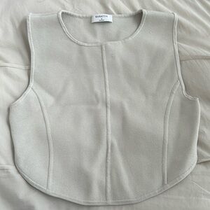 Aritzia crème tank top! Super cute and comfortable! Size medium.